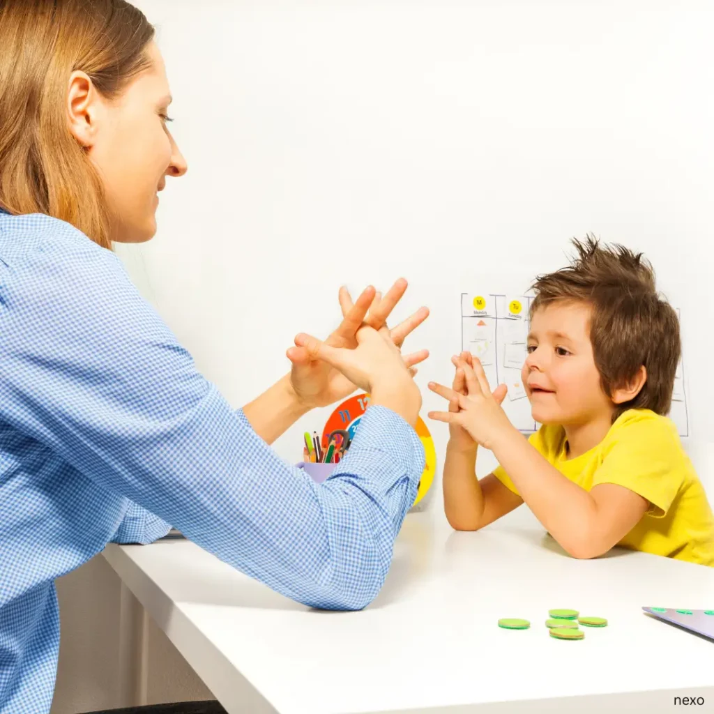 What qualifications should an ABA therapist have?